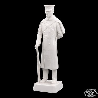 Kämmer Porcelain Figure of an American Cadet of the U.S. Military Academy West Point, Late 20th c. 