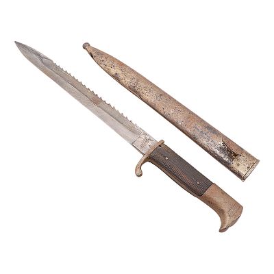 German M1898 Bayonet with Sawback, WWI. Forged steel, wooden grip plates, steel scabbard. An 