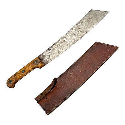 French Machete Coupe-Coupe Model 1916 with Leather Sheath, Carrette et Cie Paris. Steel, wood 