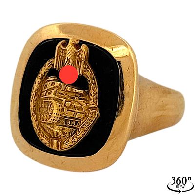 Men's Ring in Yellow Gold with Onyx and Applied Miniature Panzer Assault Badge. 333/- yellow 