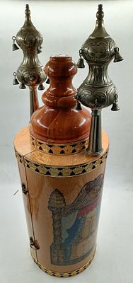 תיק לספר הפטרות עם רימונים. בתוכו ספר הפטרות וברכות ההפטרה. . תיק לספר הפטרות כמו תיק לספר תורה 