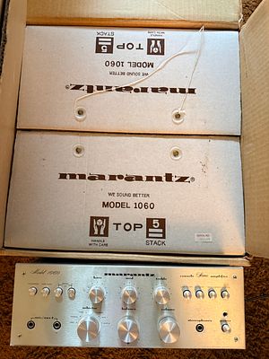 Marantz Model 1060 Console Stereo Integrated Amplifier with Original Box. A Marantz Model 1060 