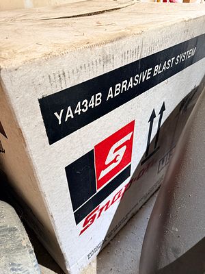 Snap-on YA434B Abrasive Blast System in Original Packaging. A professional grade abrasive blast 