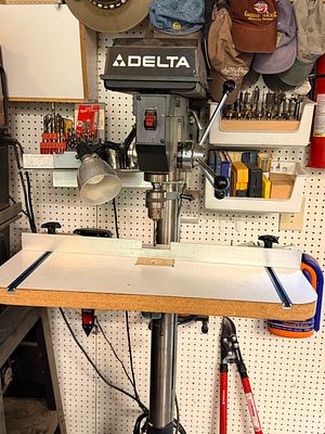 Delta Model 17-900 Radial Arm Floor Drill Press. A Delta Model 17-900 radial arm floor-standing 