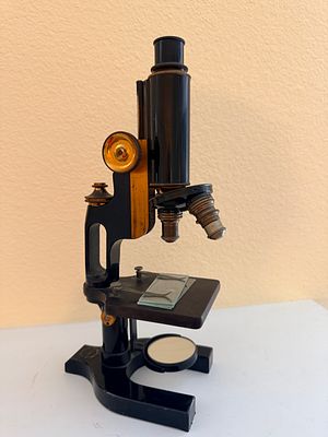 Spencer Lens Co. Antique Portable Monocular Compound Microscope Serial 35318. This antique 