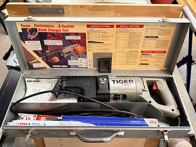 Porter-Cable Model 737 Tiger Saw Reciprocating Saw with Original Metal Case. A Porter-Cable 