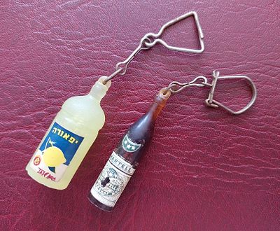 2 מחזקי מפתחות ישנים , פרסומיים.