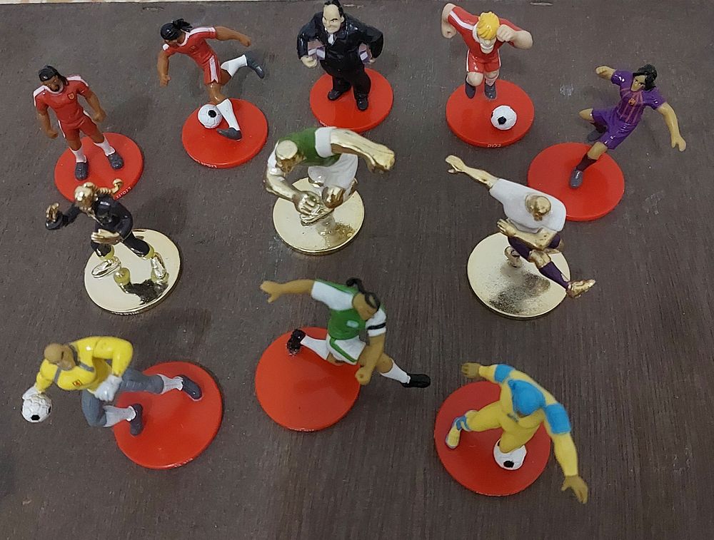 לוט נדיר! בובות סופר- סטרייקה. שנימצאו במעטפות סופרגול 2017.