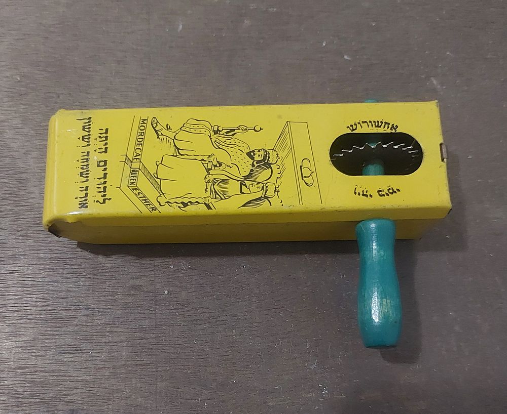 רעשן פח ישראלי ישן, מצב מושלם, תקין .