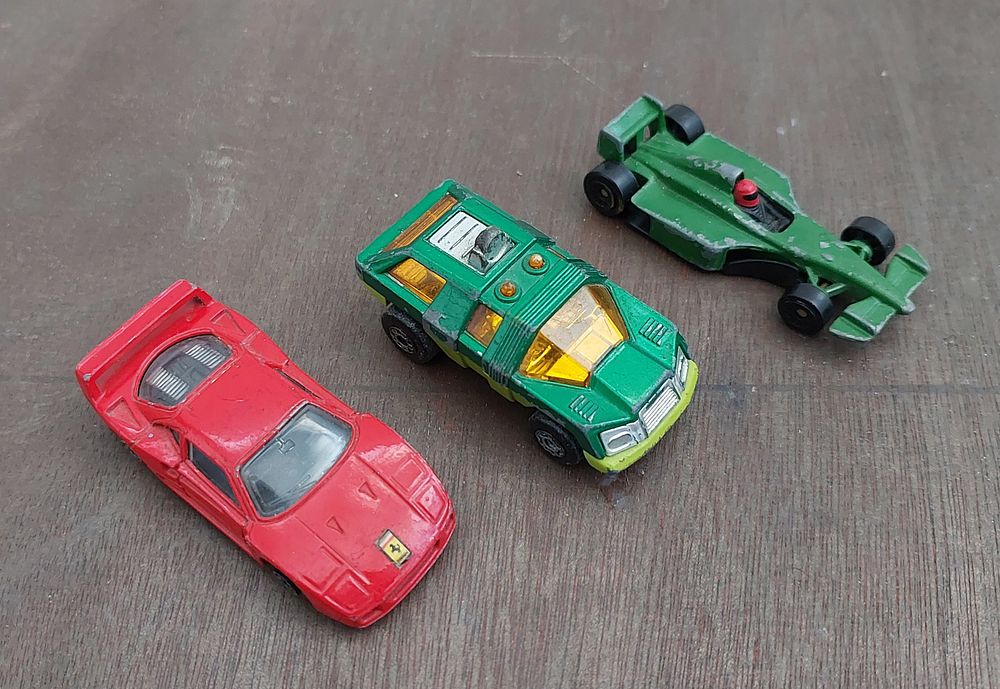 3 מכוניות מתכת ישנות לוקסוס, לאספנים מבני עניין. מצב מצוין.