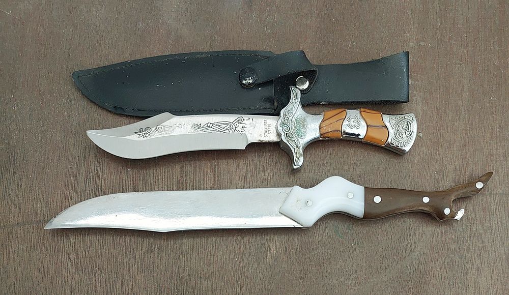 2 פריטים ישנים מאד, מצב טוב.