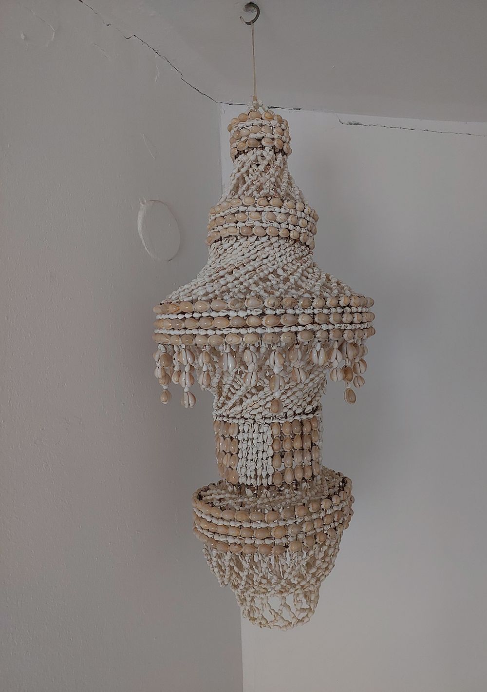 מובייל ענק עבודת אומן מצדפים , אפשרות גם למונורת לוסטרא. אורך: 68 ס"מ , מצב מושלם.