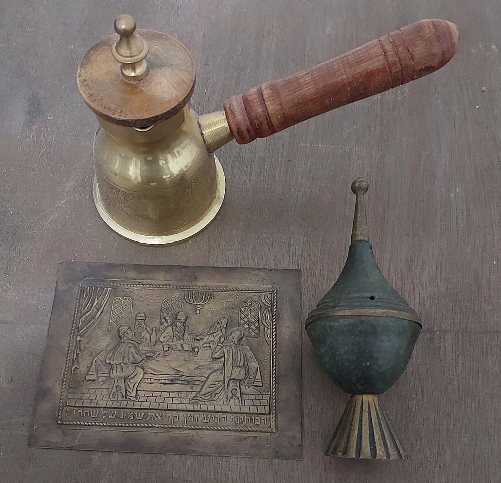 לוט פרטיי נחושת ישנים. מצב מצוין. טס סגנון בצלאל ישן.