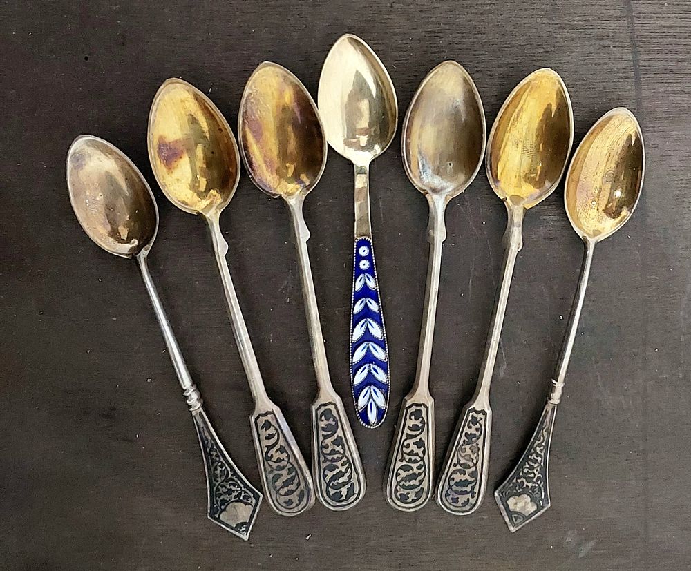 לוט כפיות עתיקות רוסיה , כסף 875 חתום , עבודת נאו" יפיפיה. משקל כולל: 142g. מצב שמור וטוב.