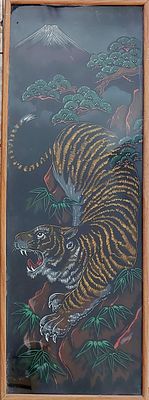 תמונת משי ישנה מאד , 85&times;30 , שביר איסוף עצמי בלבד מבית המכירות.