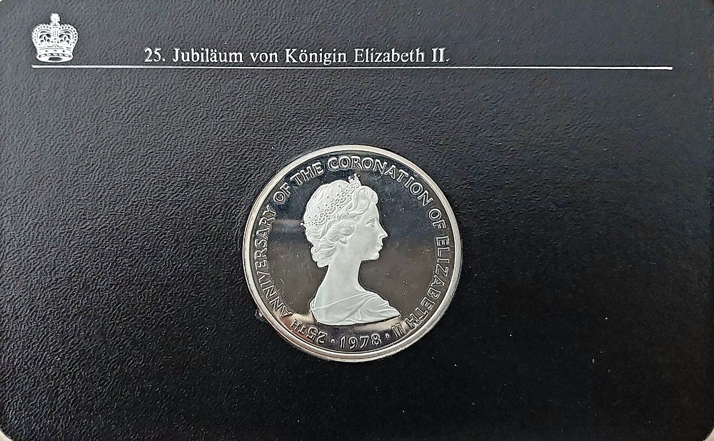 מארז מטבע זיכרון, כסף סטרלינג , מלכה אליזבט השניה , 43.6g , מצב חדש.