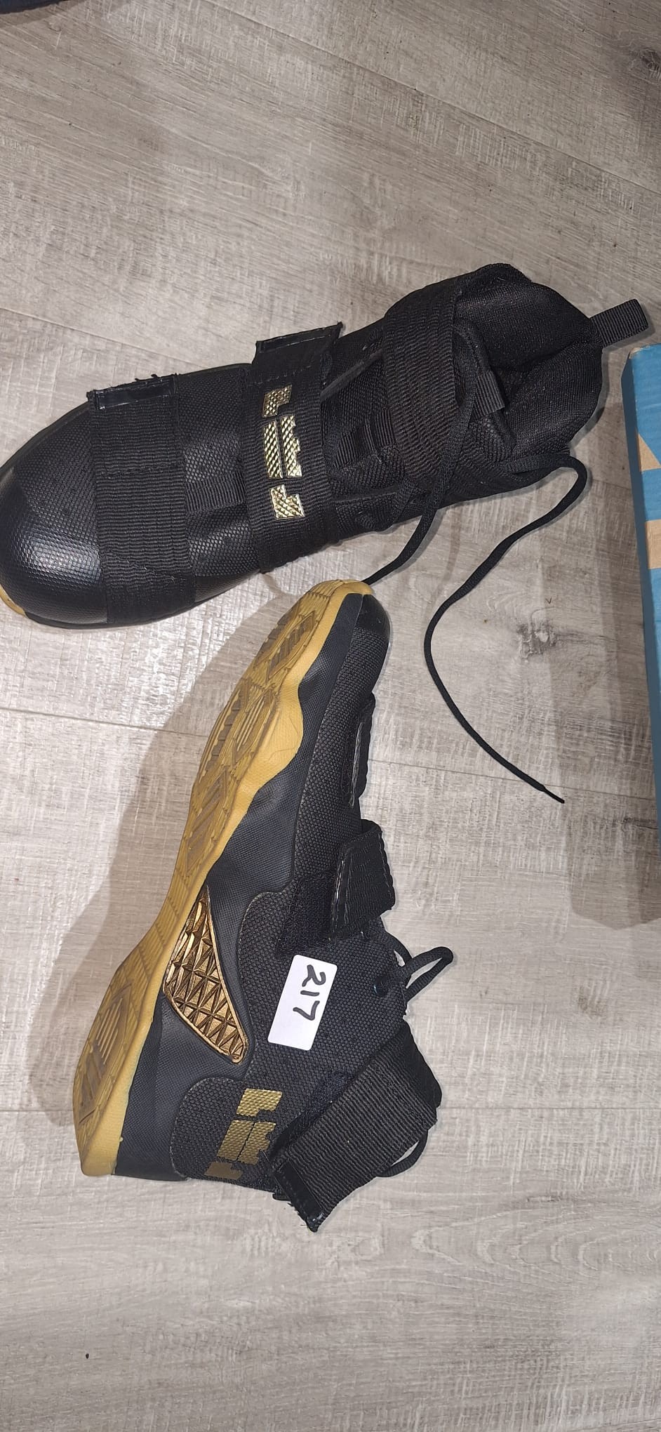 Size 10.5 Lebron Style Basketball Trainer/Shoe
