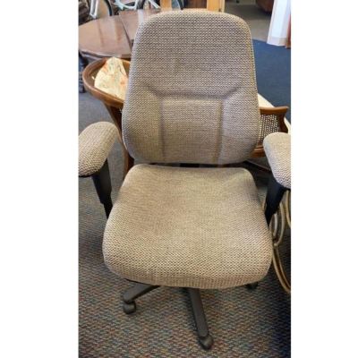 Modern Rolling Office Chair. good condition