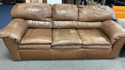 Flexsteel Living Room Leather Sofa. very comfortable sofa, clean and very good condition
