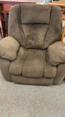 Clean Working Electric Recliner. Electric recliner