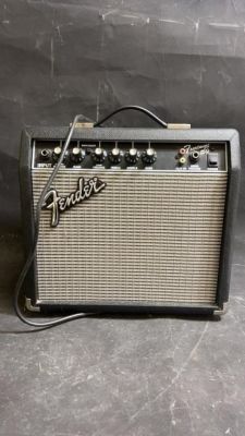 Fender Frontman 15G Amp. Fender frontman 15g amplifier powers on in working condition