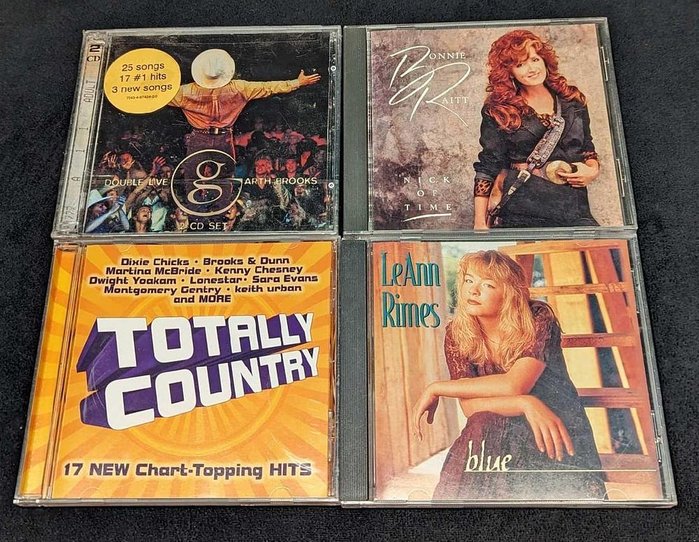 Lot 8: 4 Compact Discs Garth Brooks LeAnn Rimes Bonnie Raitt