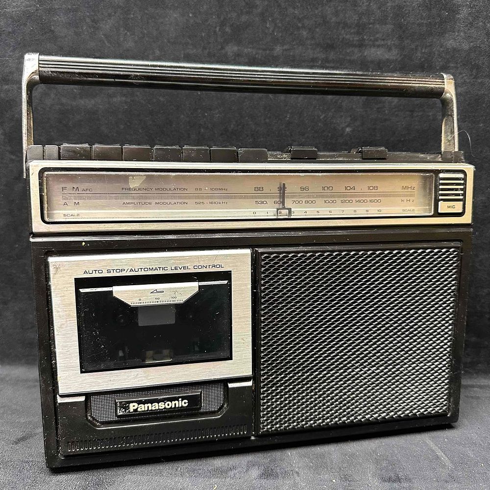 Lot 18: Vintage Panasonic RX-1250D AM/FM Radio Cassette Player Boombox