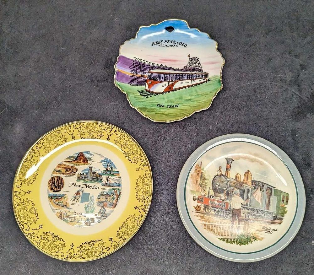 Lot 25: 3 Vintage Souvenir Plates Trains & New Mexico