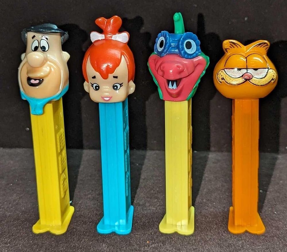 Lot 43: 4 Pez Dispensers Garfield Flintstones Dinosaur