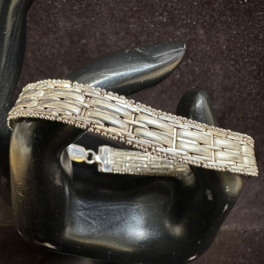 Lot 72: Milor Italy 925 Sterling Silver Textured Bar Design L37