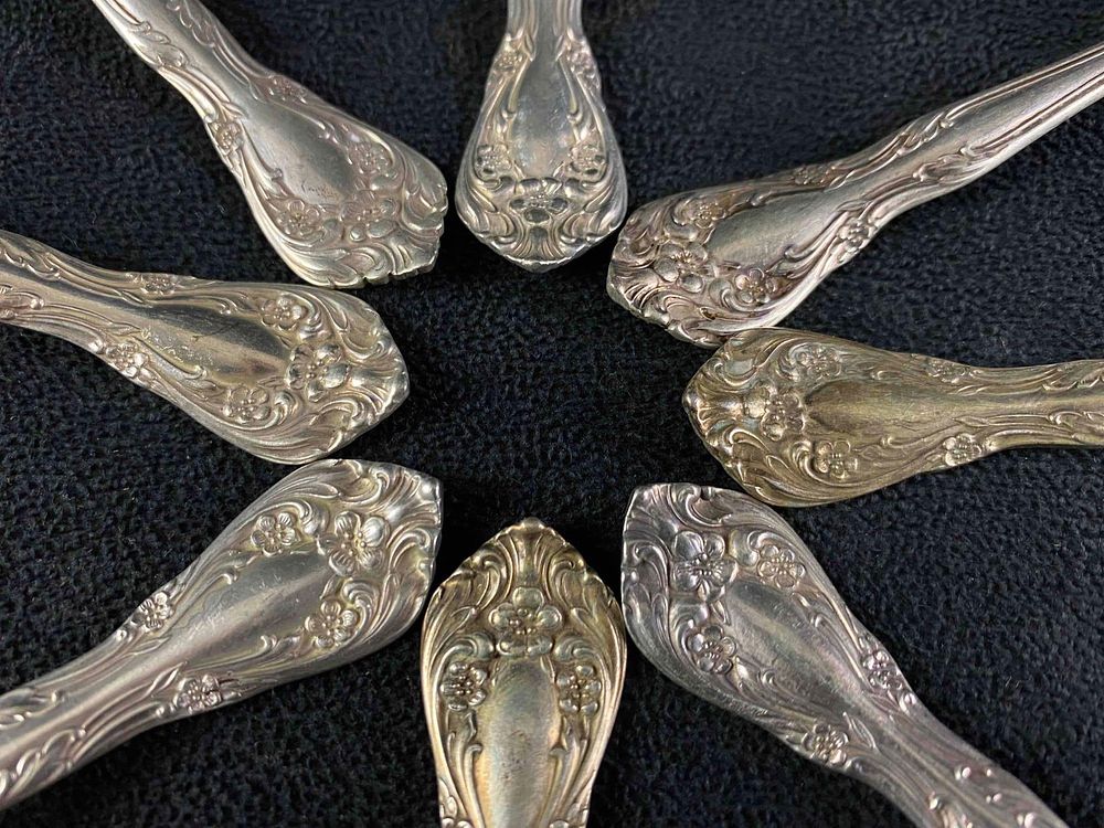Lot 366: Chateau Rose by Alvin Sterling Silver 8 Count Teaspoons