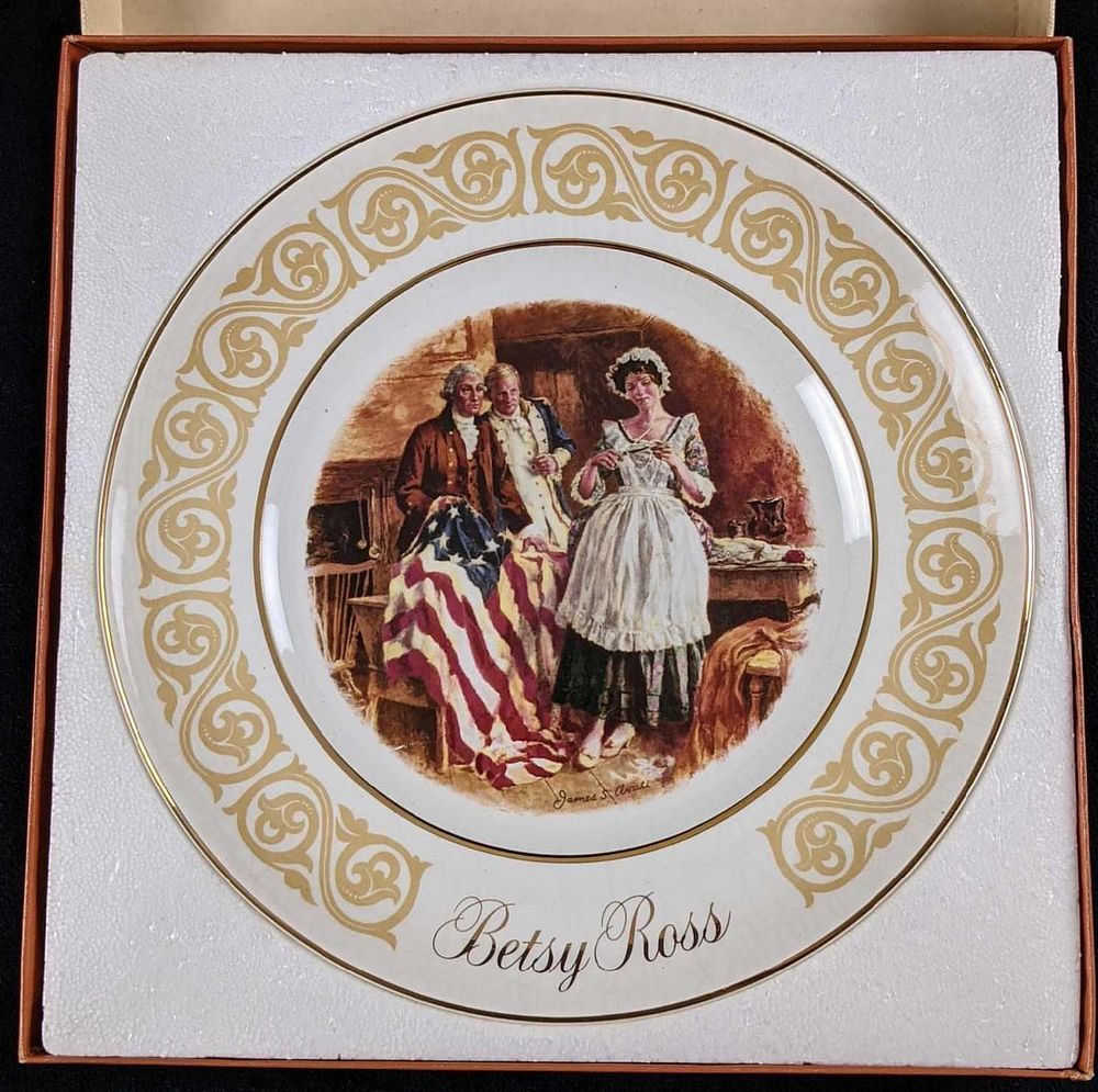 Lot 467: Vintage Avon Products Inc Betsy Ross Plate
