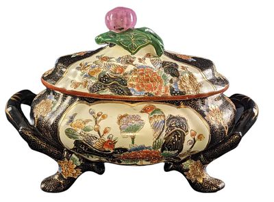 Hand Painted Vintage Japanese Satsuma Tureen. Hand Painted Vintage Japanese Satsuma Porcelain 