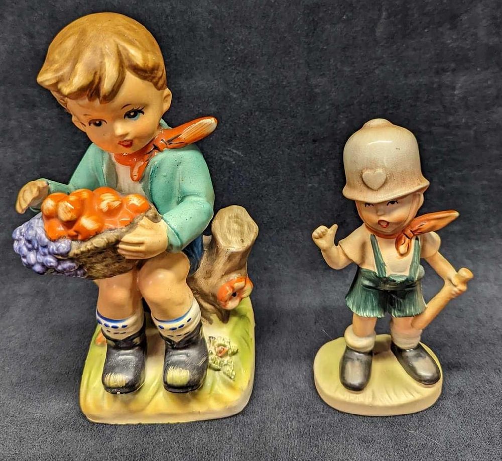 Lot 463: 2 Vintage Made In Japan Boy Figurines