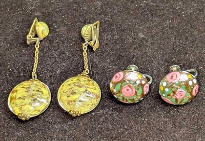 2 Murano Venetian Art Glass Lamp Work Earrings DDDDDD. The glass dangle earrings are approx 