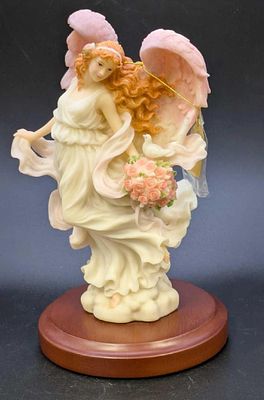 Retired Harmony "Loves Guardian" Retired Seraphim Classics Angel Figurine. This is approx 8 
