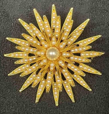 Signed Vintage BSK Gold Tone Brooch With Faux Pearl. This lot contains a Signed Vintage BSK Gold 