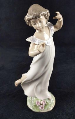 Retired Porcelain Lladro Violets Time Of Innocence. Lladro hand made Porcelain "Violets Time Of 