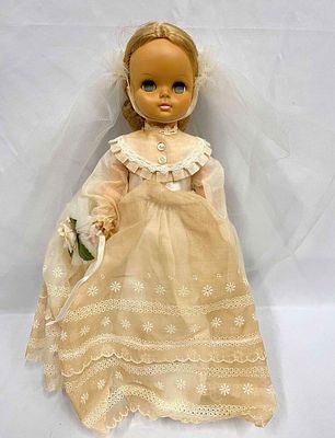 1965 Effanbee Wedding Bride Doll 1700. This lot contains a 1965 Effanbee Wedding Bride Doll 