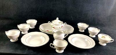 Large Royal Kent Dining Set. Up for auction is a recent estate find, a Royal Kent dining set 