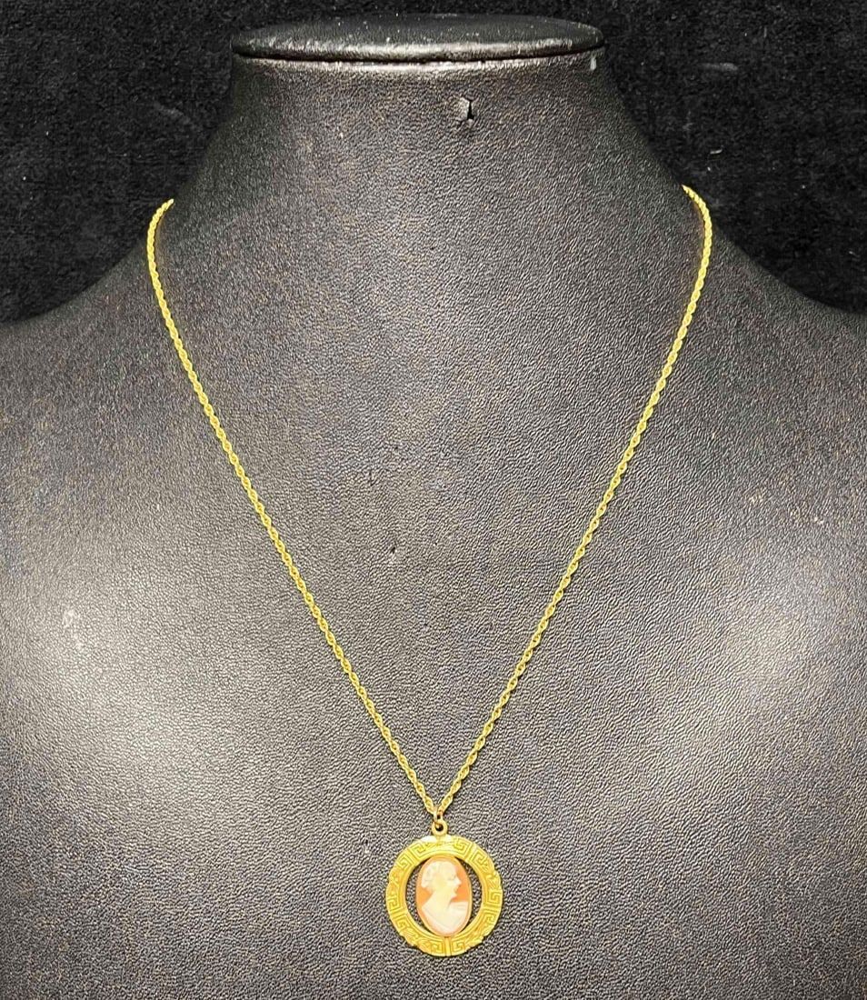 Lot 490: 1/20 12kt Gold Filled Cameo Pendant Necklace