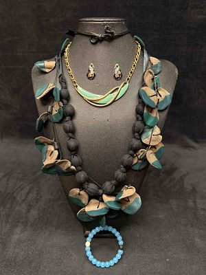 5pc Gold Blue and Black Eco Mixed Costume Jewelry Lot. This lot contains 5 pieces of costume 