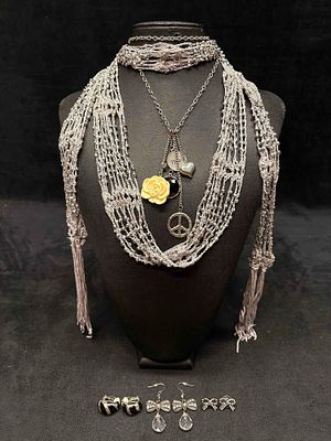 5pc Silver Hipster Themed Mixed Accessories Lot. This lot contains 5 pieces of costume jewelry 