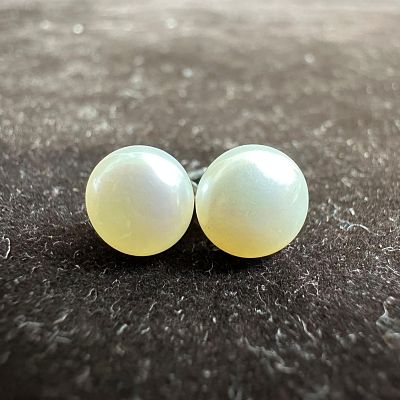 Sterling 925 Silver Pearl Stud Earrings. This item is in good pre-owned, previously 