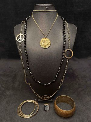 10pc Gold and Black Heaven on Earth Mixed Costume Jewelry Lot. This lot contains 10 pieces of 