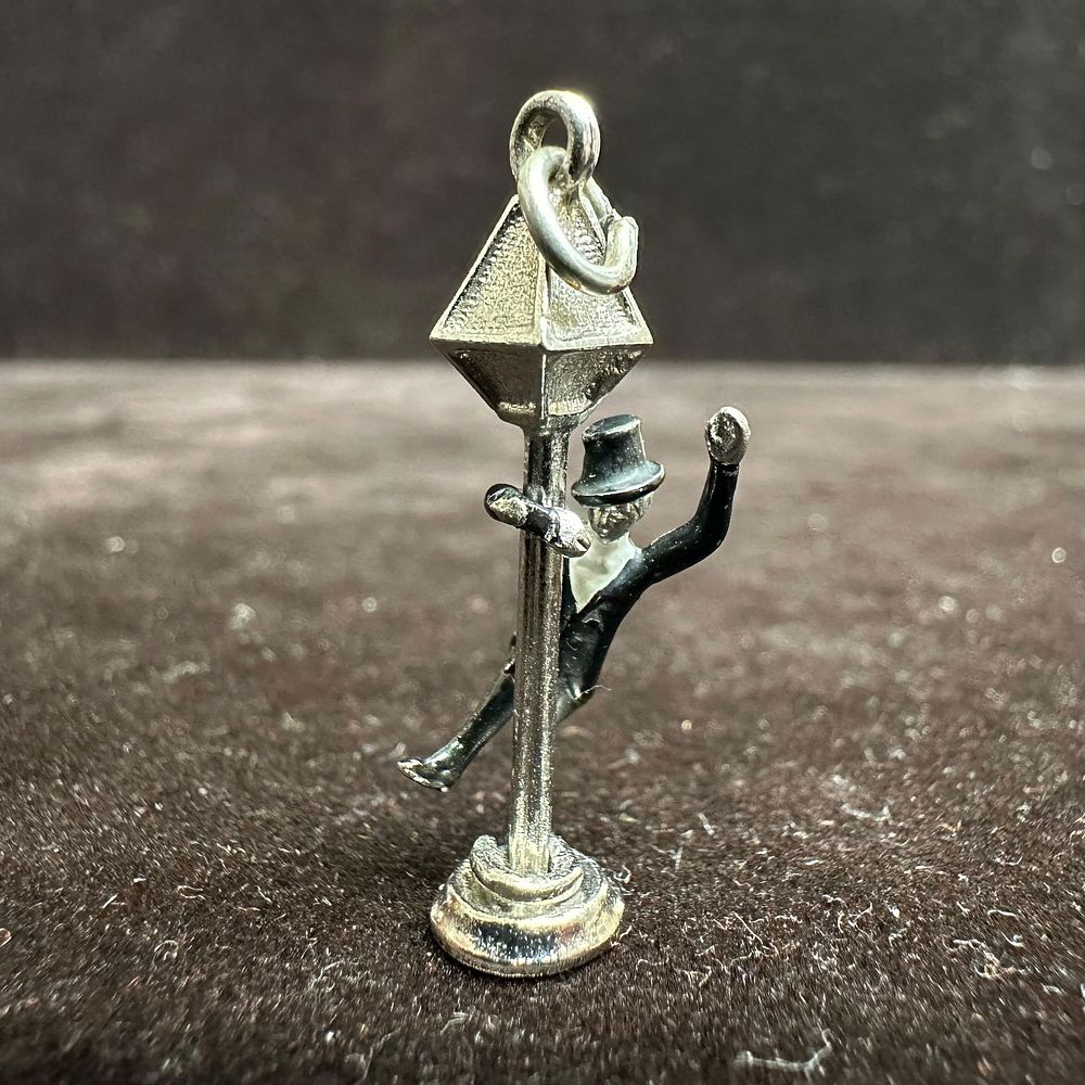 Lot 239: Wells Sterling Black Tuxedo Man on a Lamp Light Post Charm Q69