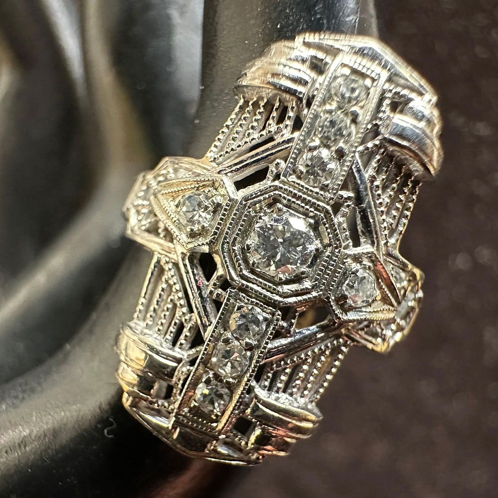 Lot 402: Art Deco Style Cocktail 18K Gold Diamond Ring Size 3