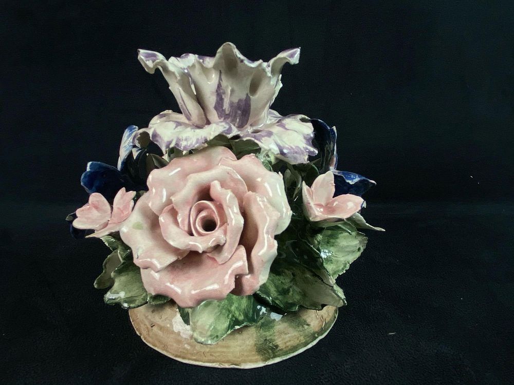 Lot 465: Vintage Authentic Italy Capodimonte Glazed Porcelain 6" Bouquet Center Piece
