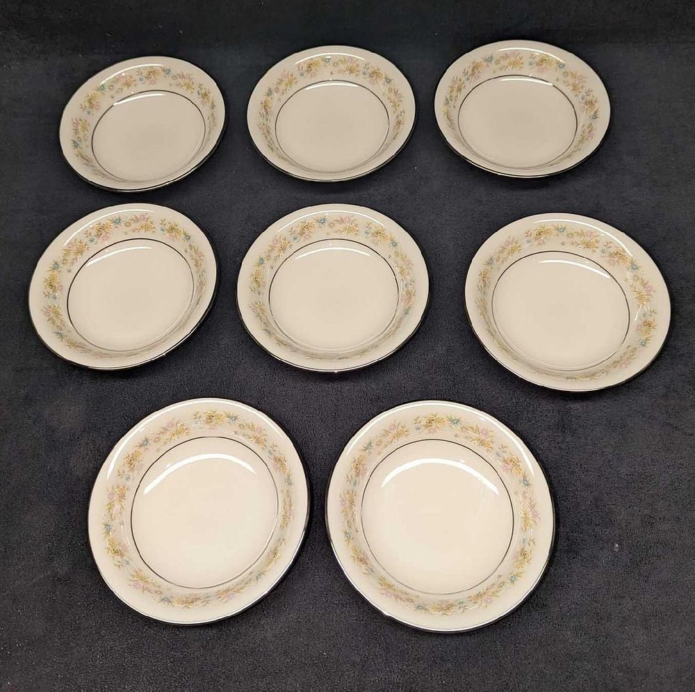 Lot 473: 8 Retired Ivory China Noritake Blossom Time Sauce Bowls