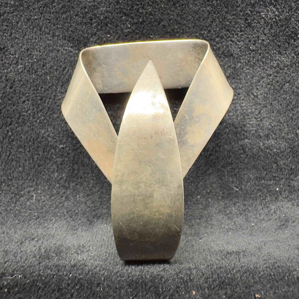 Lot 479: Mexico Sterling Modernist Collar Style Brooch Pin Broken